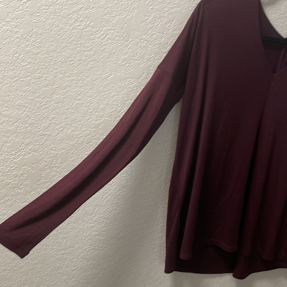 Vince. V-Neck Long Sleeve Blouse - Picture 2 of 5